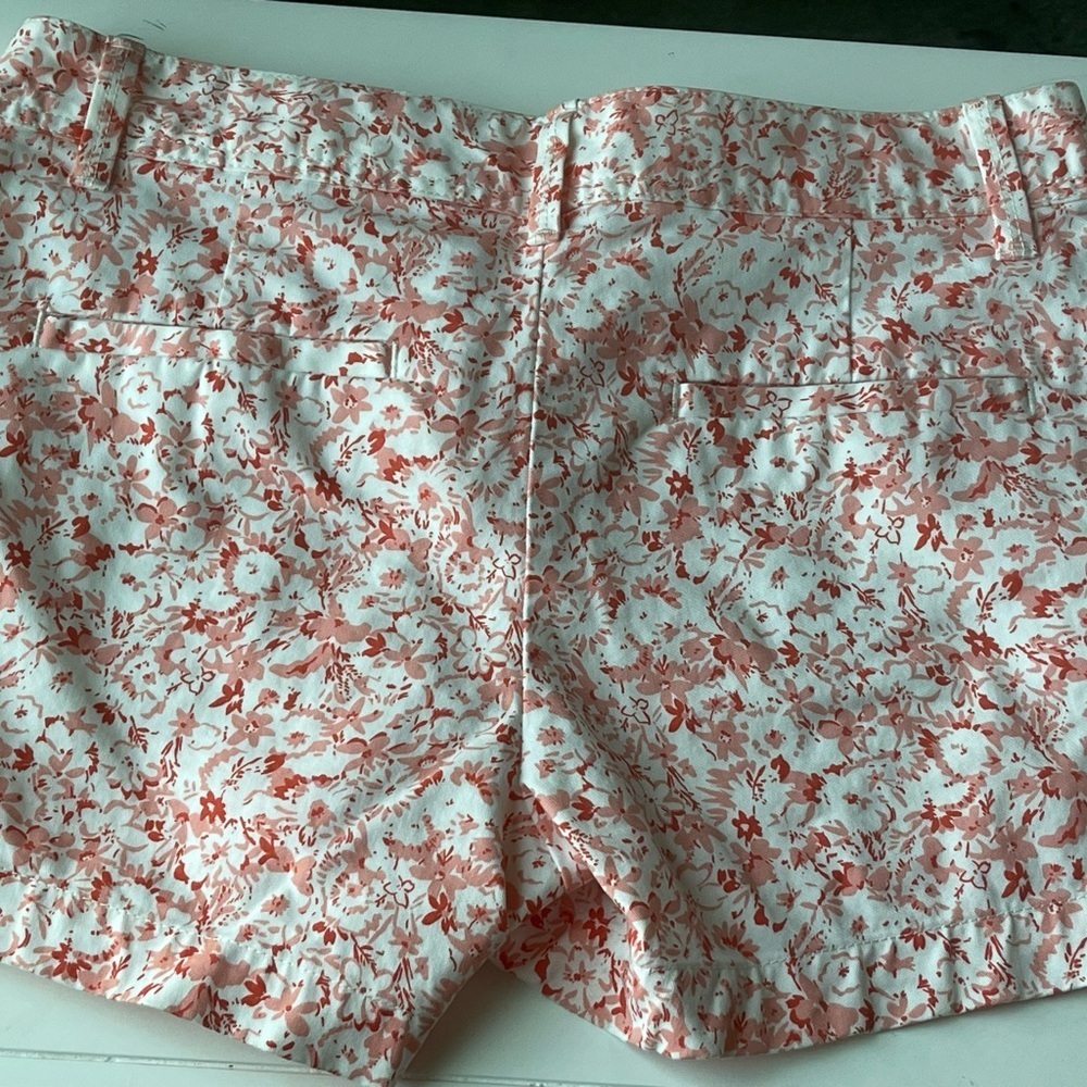 GAP CITY SHORTS Women’s Sz 4 Mid Rise Stretch 3” Inseam Floral Casual Preppy - Picture 6 of 8